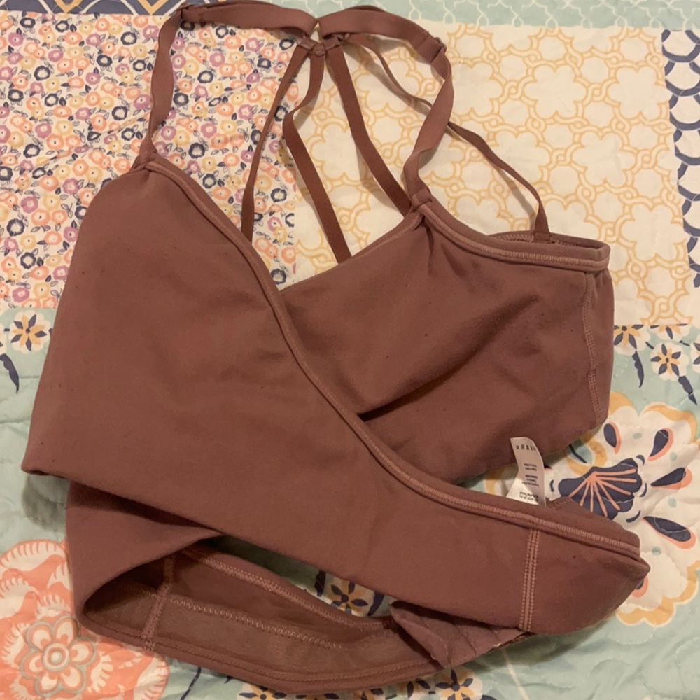 Alphalete wrap around bra